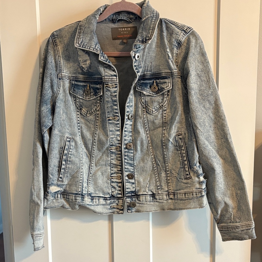 Torrid Distressed Denim Jacket EUC Size 00/Medium